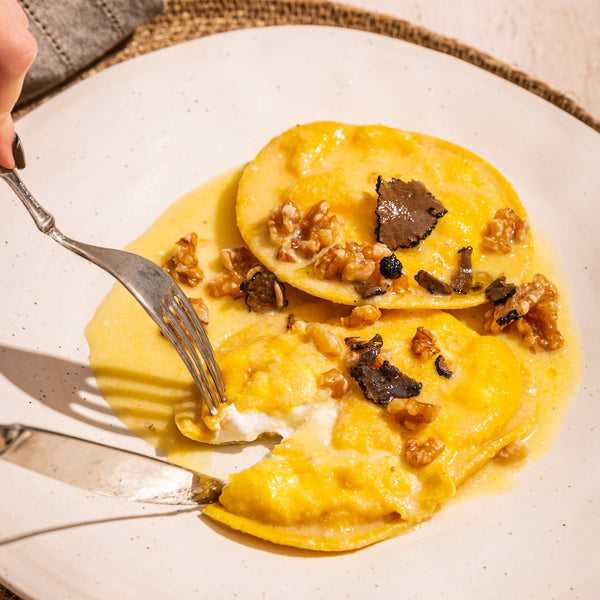 Ravioloni alla Burrata & Carpaccio di Tartufo Nero e Noce - MOLINO CUCINA